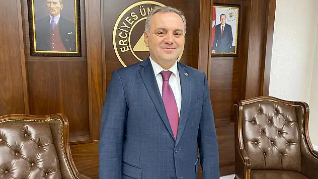 Rektör Altun , 'Öğrencilere ailelerin emaneti olarak bakıyoruz'