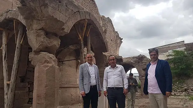 Restorasyonu devam eden Kilise'de teknik inceleme