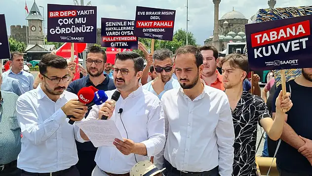 SAADET'TEN DİKKAT ÇEKEN PROTESTO