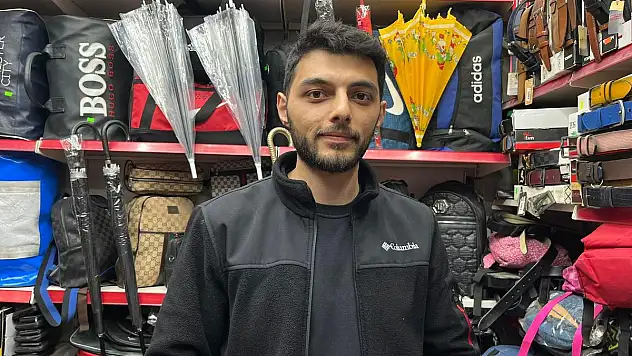 Sağanak yağış, şemsiye satışlarını arttırdı