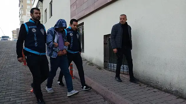 Sahte araç ilanı ile 2 kişiyi 781 bin lira dolandırdı
