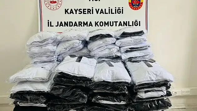 Sahte lisanslı tişört ticareti yapan şüpheli yakalandı