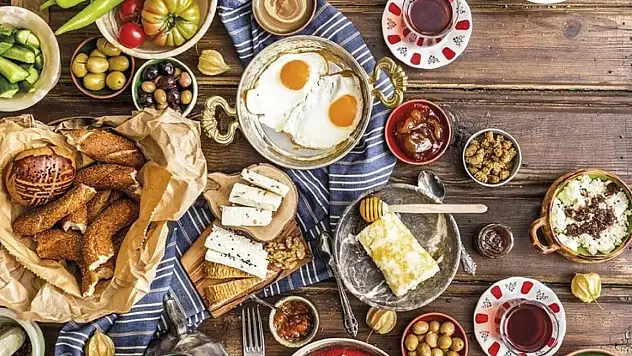 Sahurda Ne Yemeli? Tok Tutan ve Susatmayan Besinler