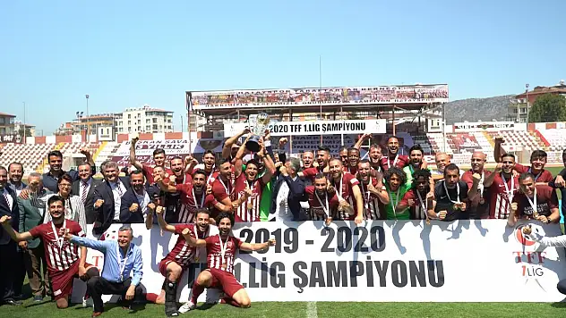 ŞAMPİYON KUPASINA KAVUŞTU