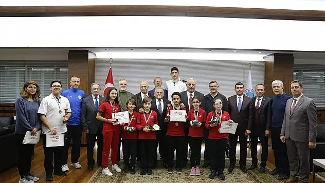 ŞAMPİYON ÖĞRENCİLER BÜYÜKŞEHİR'DE