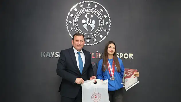 Şampiyon Öğrenciler Kabakcı'yı ziyaret etti