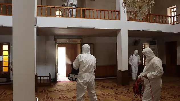 ŞANLIURFA'DA CAMİLER DEZENFEKTE EDİLDİ