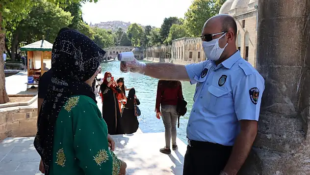 Şanlıurfa da maske dağıtımı