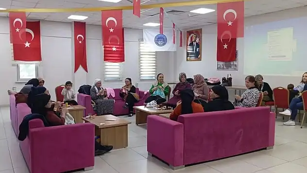 Sarıoğlan'da kadınlara 'Örgü ve motivasyon günü' etkinliği