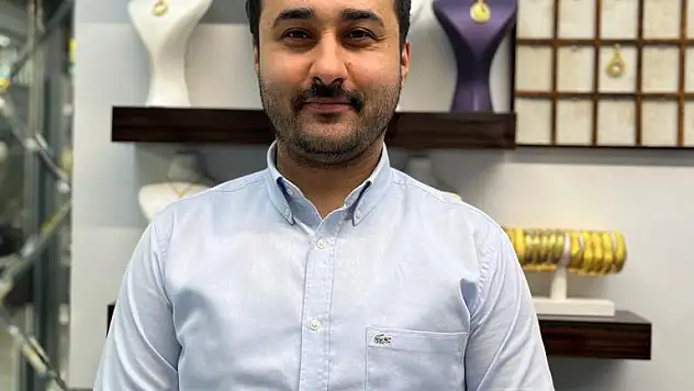 Sarraf Gülderdi: 'Altın dalgalı bir ay geçirdi'