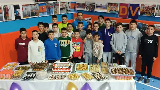Şehit Cennet Yiğit Ortaokulu Basketbol takımı bu yıl Türkiye birinciliği hedefiyle yola çıktı