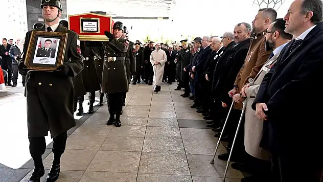 Şehit Üsteğmen Abdullah Köse toprağa verildi