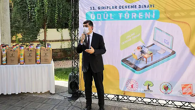 ŞEHİTKAMİL'DEN ÖĞRENCİLERE YKS KİTAP SETİ DESTEĞİ