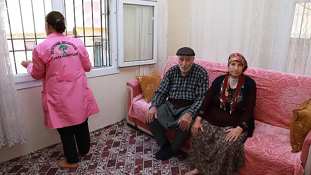 ŞEHİTKAMİL'İN BAYRAM TEMİZLİĞİ YAŞLI ÇİFTİ SEVİNDİRDİ