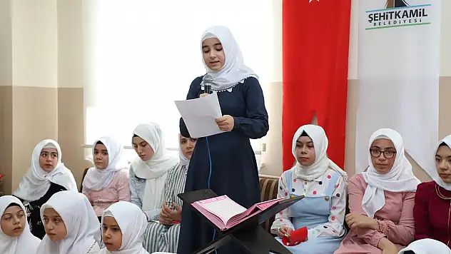 ŞEHİTKAMİLLİ ÇOCUKLAR 15'TEMMUZ ŞEHİTLERİNİ ANDI