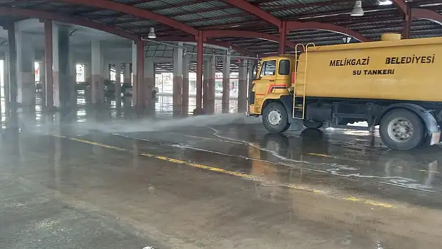 SEMT PAZAR YERLERİ DEZENFEKTE EDİLİYOR