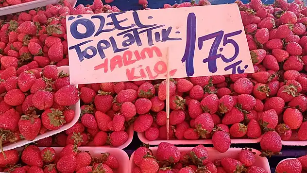 Semt pazarında bu haftanın sebze ve meyve fiyatları