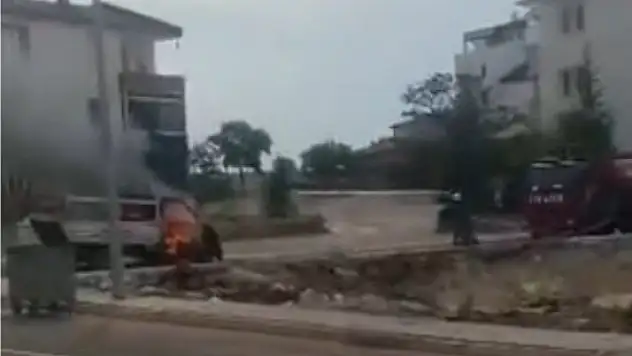 Seyir halindeyken yangın çıkan araç küle döndü