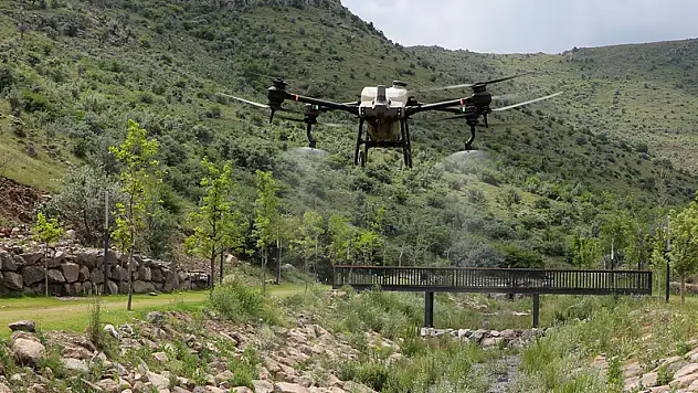 SİNEK İLAÇLAMASINDA DA  DRONE DEVRİ