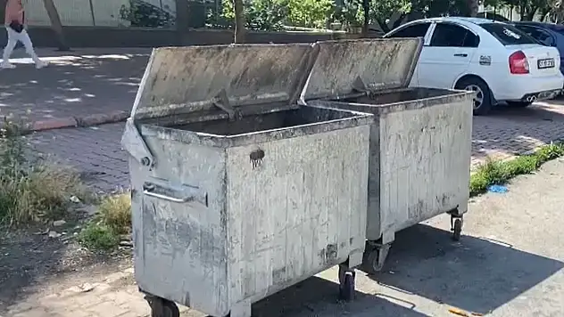 BEBEĞİNİ ÇÖPE ATMIŞ
