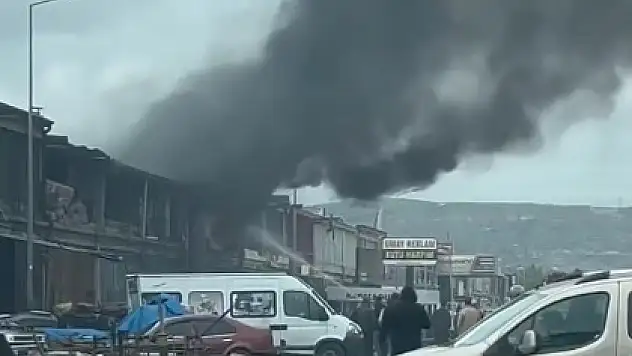 Sünger üreten işletmede çıkan yangın söndürüldü