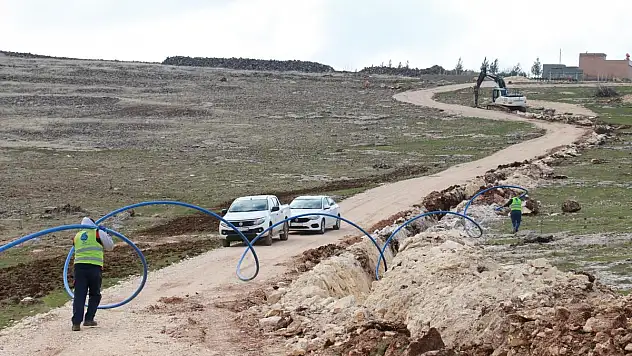 ŞUSKİ İÇME SUYU HAT DÖŞEME ÇALIŞMALARINI SÜRDÜRÜYOR