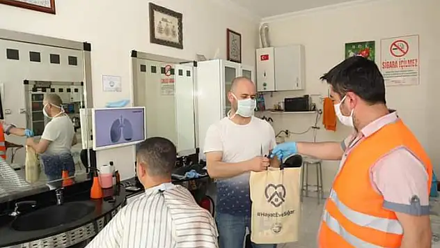 Talas Belediyesi dezenfektan dağıtıyor