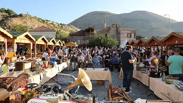TALAS'IN EN RENKLİ PAZARI YİNE DOLU DOLU