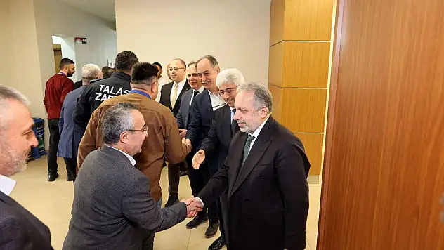 Talas'ta Başkan Yalçın, belediye personeliyle bayramlaştı