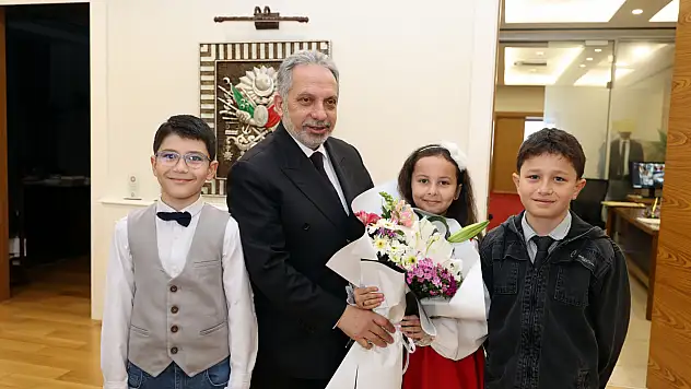 Talas'ta Minik Başkan Koltukta