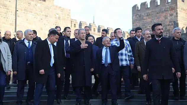 TARİHİ KALE'DE VATANDAŞLARLA BULUŞTULAR