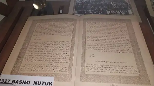 Tarihi 'Nutuk' Bursa'da sergileniyor