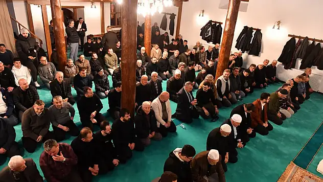 Tasmakıran Camii İlk Teravihle Açıldı