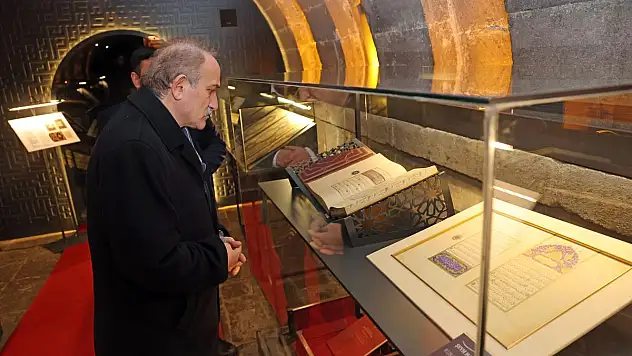 Tıpkıbasım Mushaflar ve Kur'an-ı Kerim Sergisi