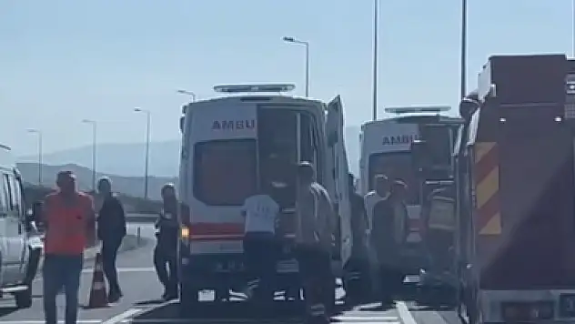 TIR, işçi servisi ve kamyonet çarpıştı: 10 yaralı