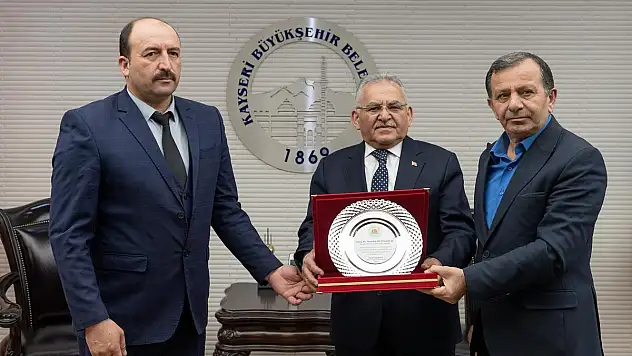 TOMARZA ÇİFTÇİLERİ ADINA 'TEŞEKKÜR' PLAKETİ