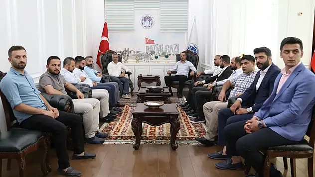 'TOPLUMU AYAKTA TUTAN, SİVİL TOPLUM ÖRGÜTLERİDİR'