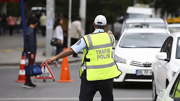 Trafikte yol kesmek suç sayılacak: 1-3 yıl hapis cezası