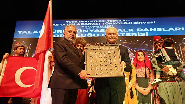 Türk Dünyası gösterisi Kayseri'de büyük ilgi gördü