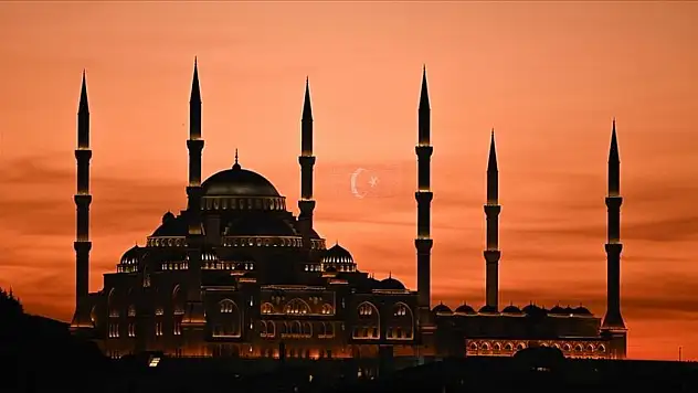Üç aylar bu yıl ikinci kez başlıyor