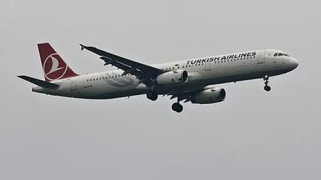 Uçağın tekeri patladı