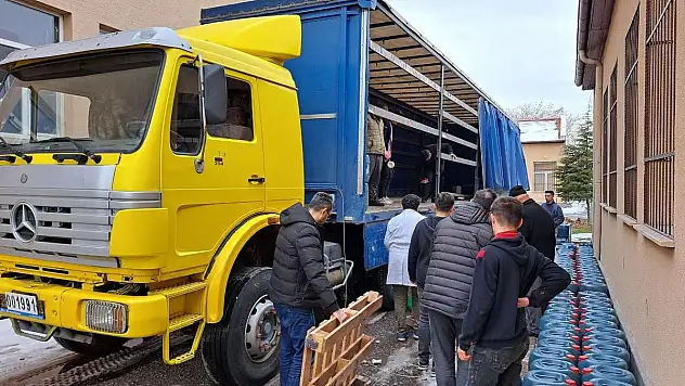 Deprem bölgesine uyku tulumları sevk edildi