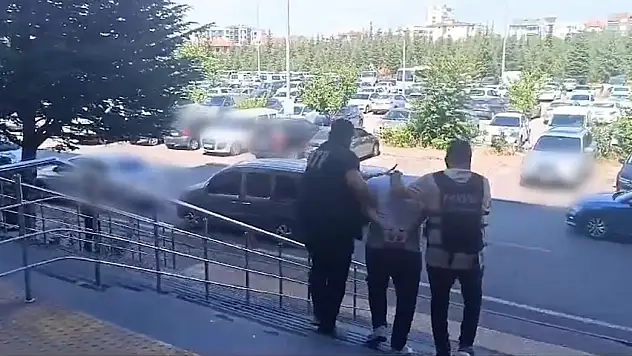 Uyuşturucu madde ticareti yapan firari yakalandı