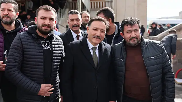 Vali Çiçek, ağaç işleri ve demirciler sitesi'nde esnafla buluştu