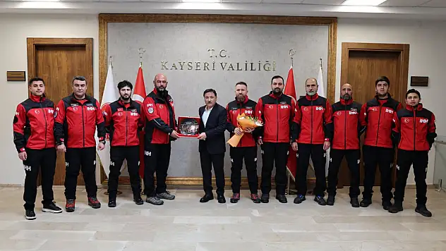 Vali Çiçek, İHH Arama Kurtarma Heyetini Kabul etti