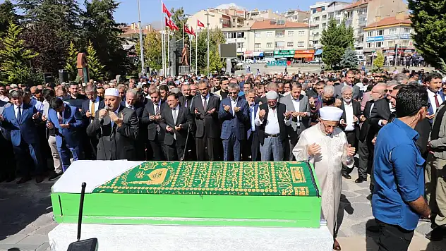 Vali Çiçek M.E.B Yard.Nazif Yılmaz'ın Annesinin Cenaze Törenine Katıldı