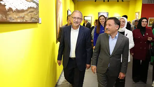 Vali Çiçek, 'Renklerin Sergisi' açılışında