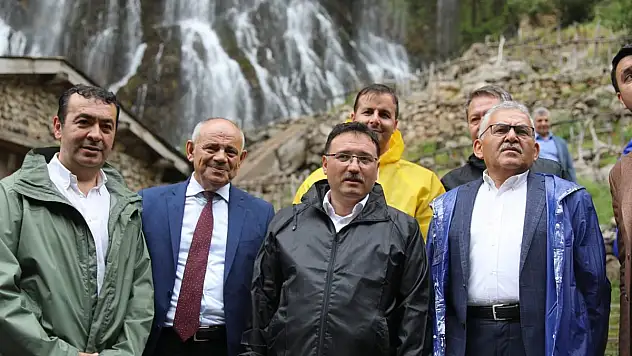 Vali Çiçek Sel Bölgesinde İncelemelerde Bulundu