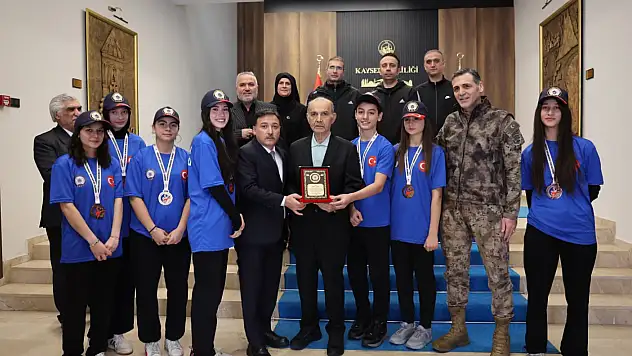 Vali Çiçek'ten Tekvandoculara tebrik