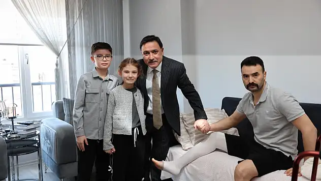 Vali Çiçek ve Akar'dan yaralı komisere geçmiş olsun ziyareti